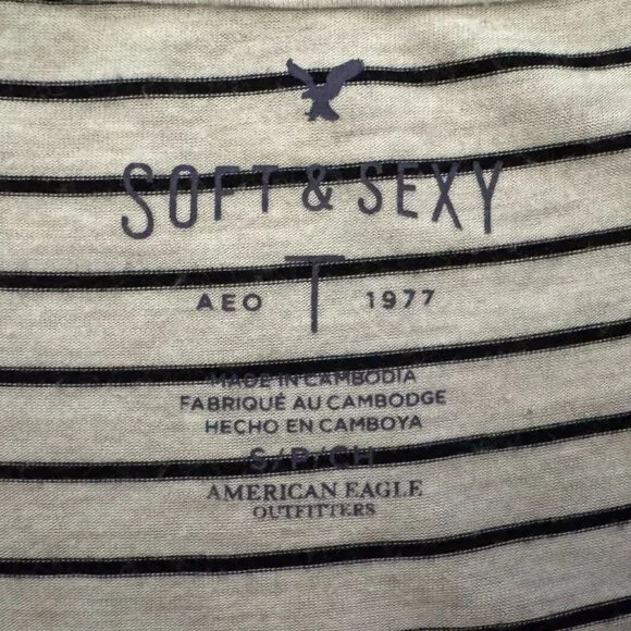 American Eagle Black & White Striped Women's Long Sleeve Tee - Picture 2 of 4